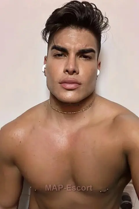 Sebastian Santana, profile photo 2 of 3